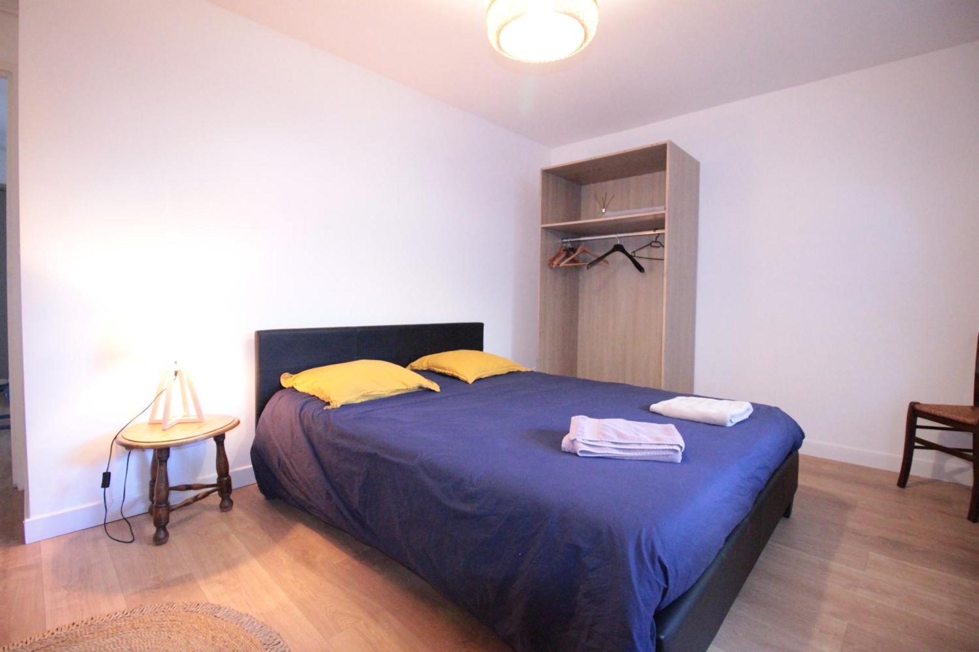 Logement Neuf "Meuse" - Hyper Centre - Parking Proche - Proche Gare - 4 Chambres - Terrasse Couverte - Wifi ! Gere Par Prestazen'Services Verdun-sur-Meuse Luaran gambar
